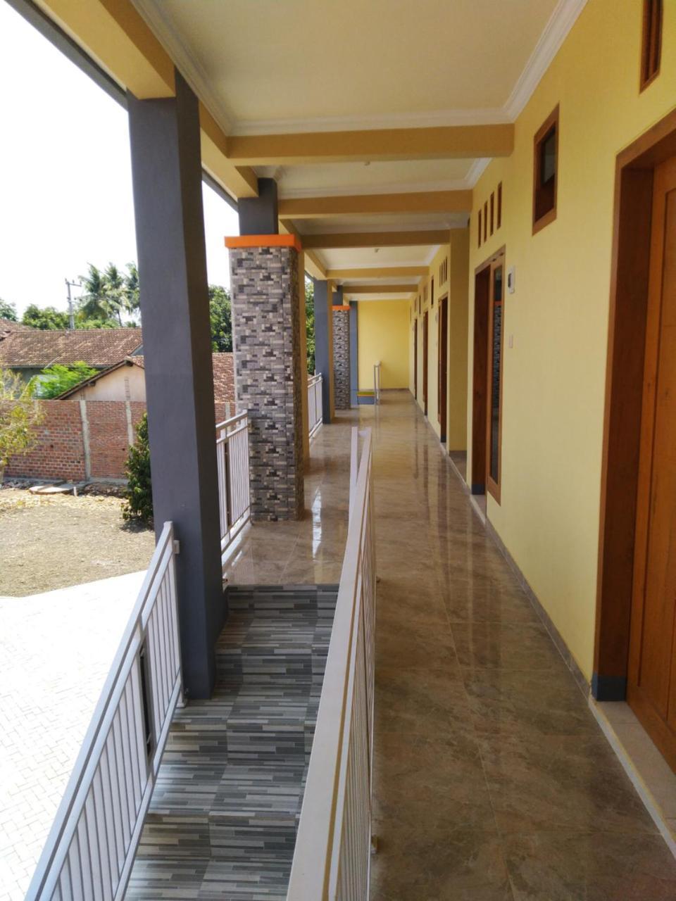R3 Brawijaya Homestay Banyuwangi  Eksteriør bilde