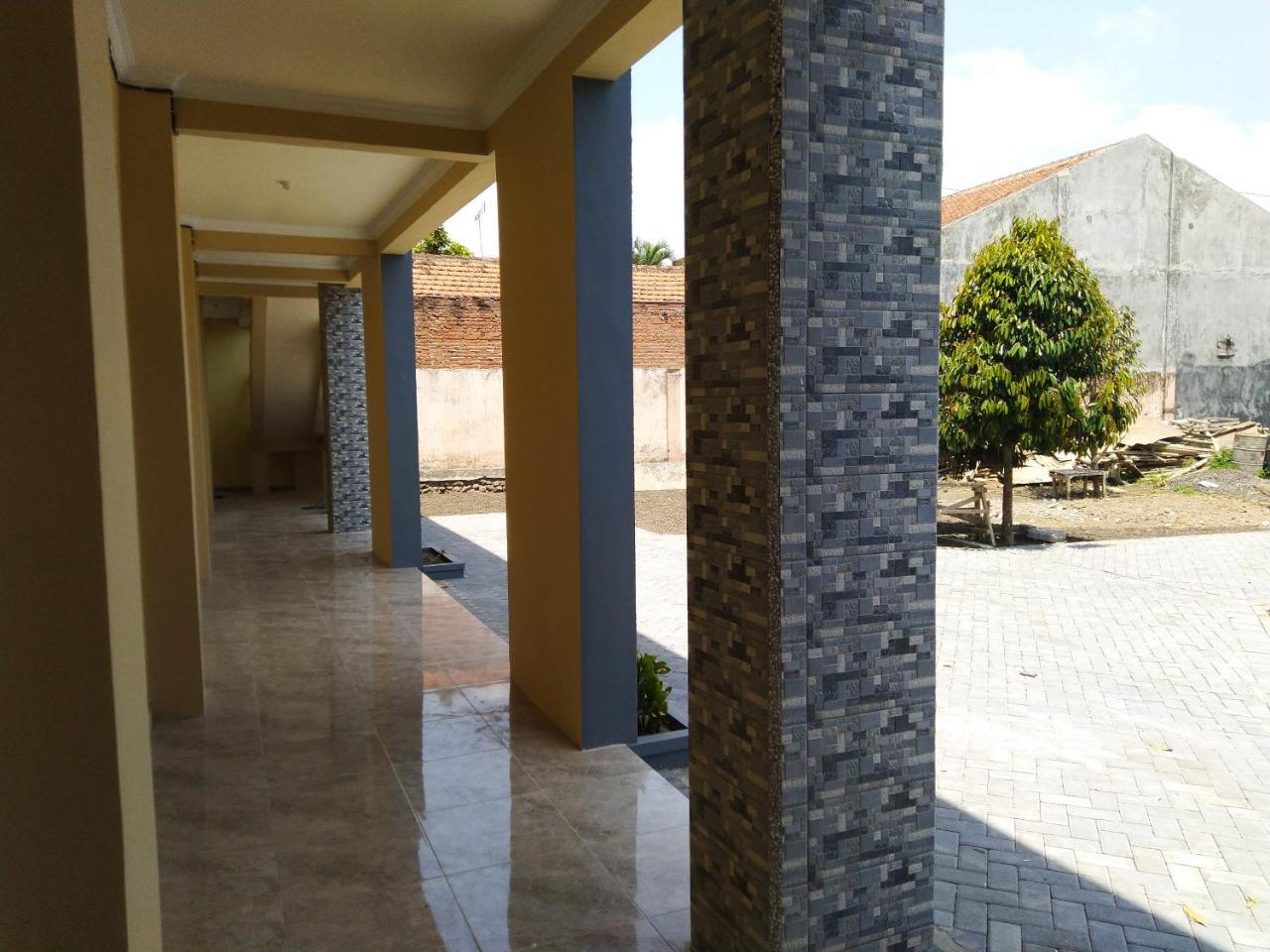 R3 Brawijaya Homestay Banyuwangi  Eksteriør bilde