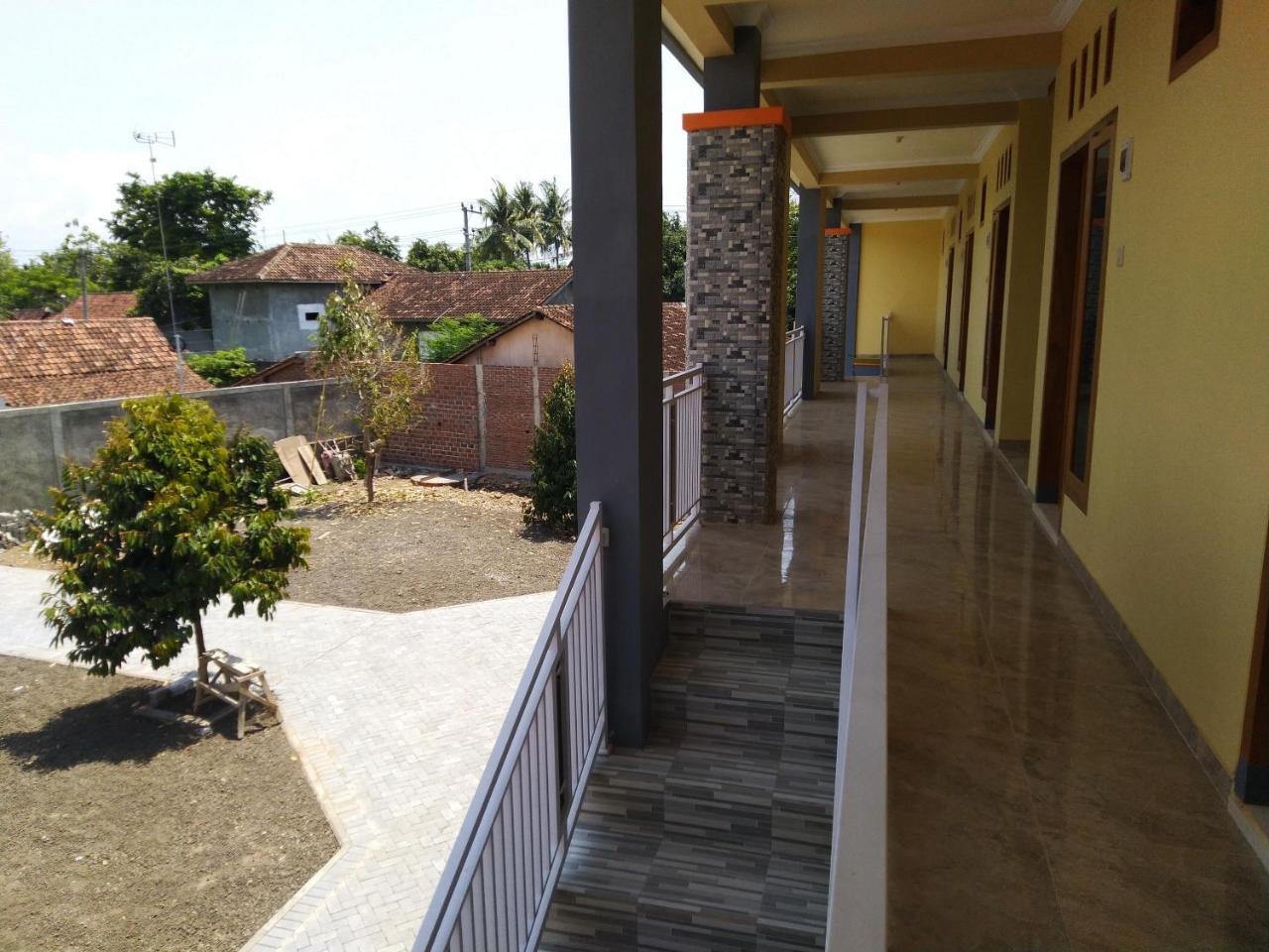 R3 Brawijaya Homestay Banyuwangi  Eksteriør bilde