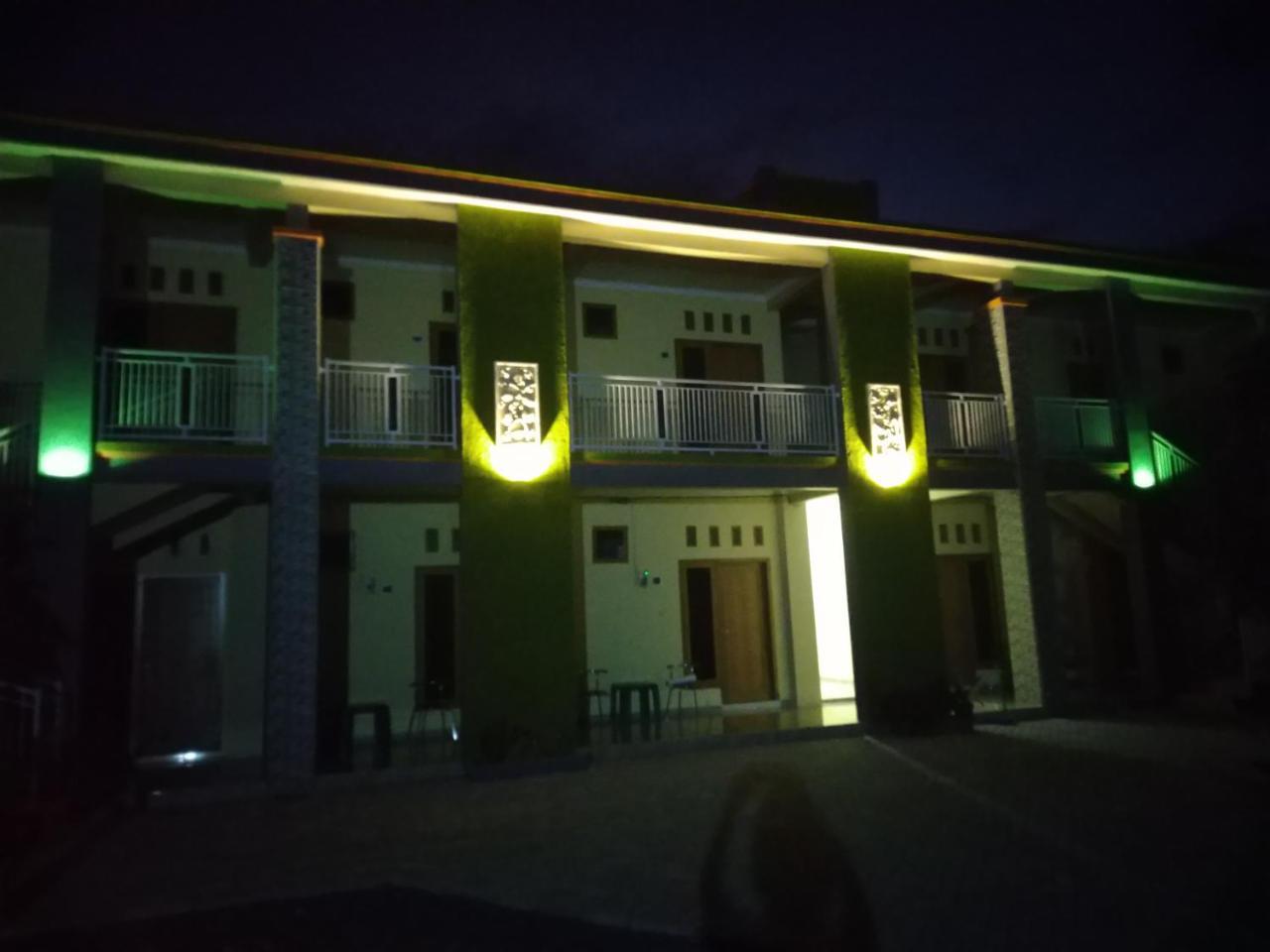 R3 Brawijaya Homestay Banyuwangi  Eksteriør bilde